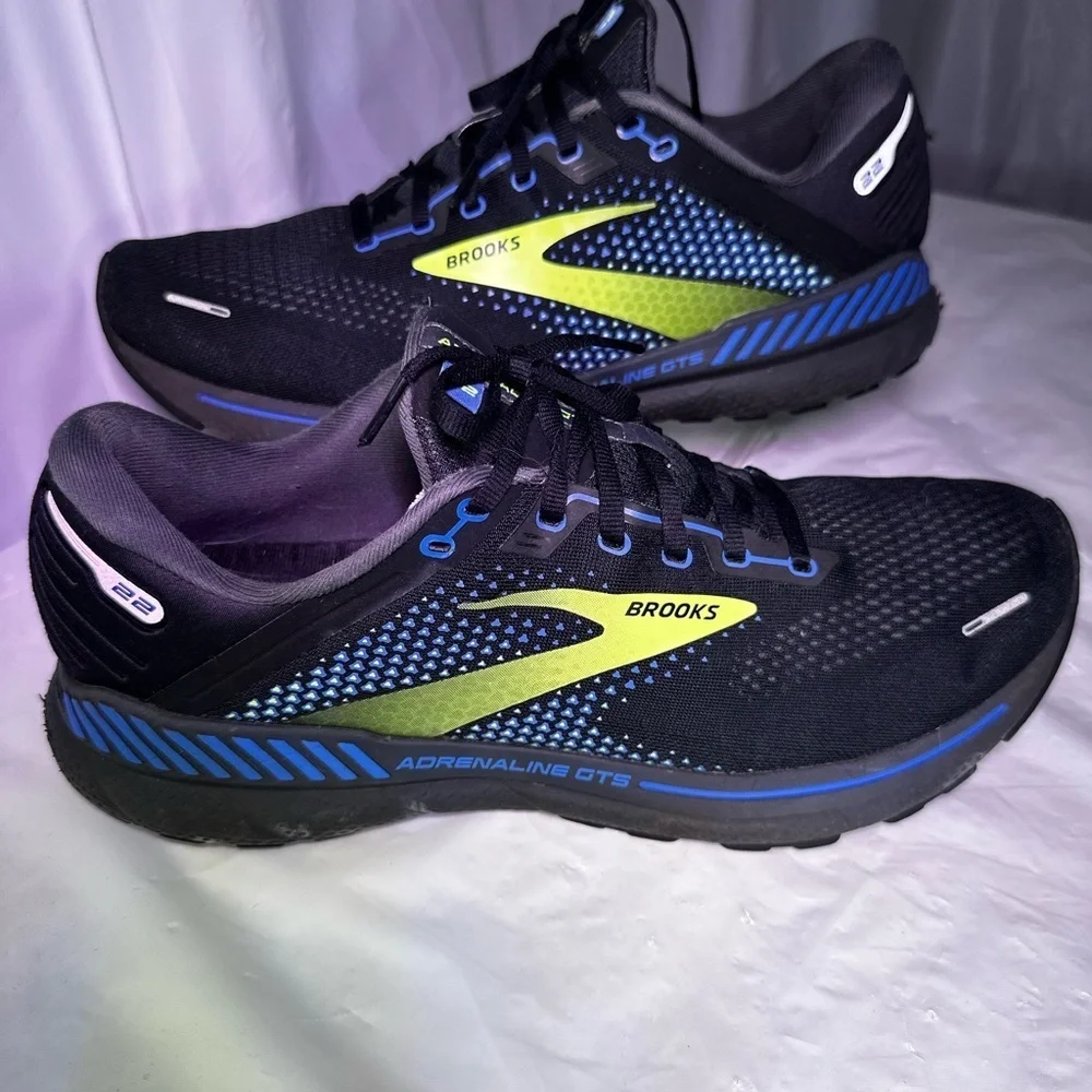Brooks sleek black